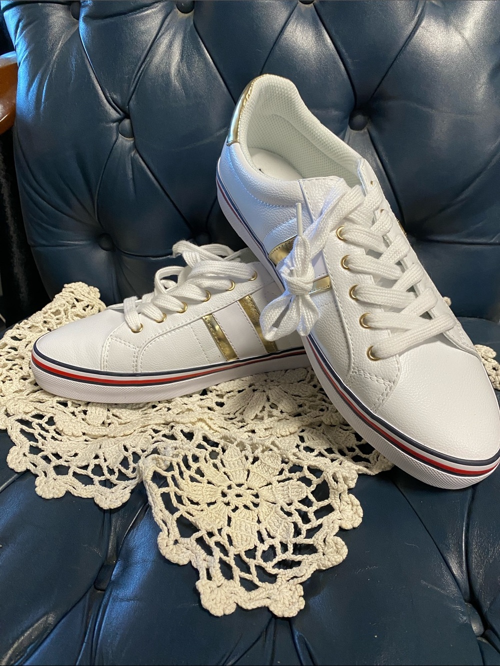 Tommy Hilfiger White Low-Top Sneakers with Gold Trim and Stripe Detail